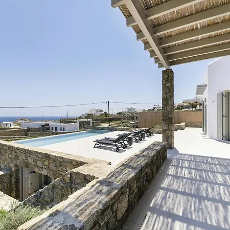 Pristine With Swimming Pool Ferienhaus